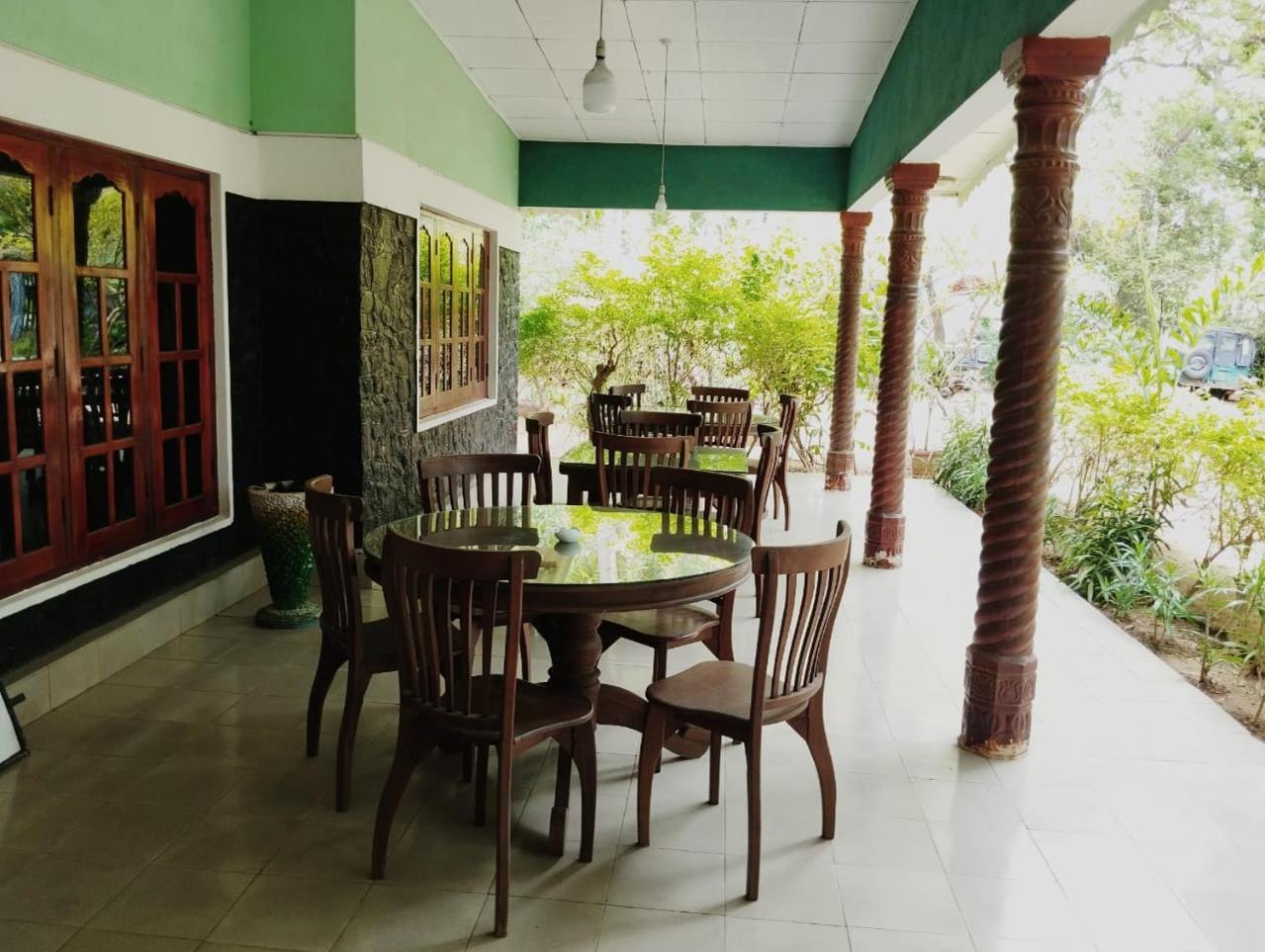 Aura Holiday Inn Tissamaharama Exterior photo